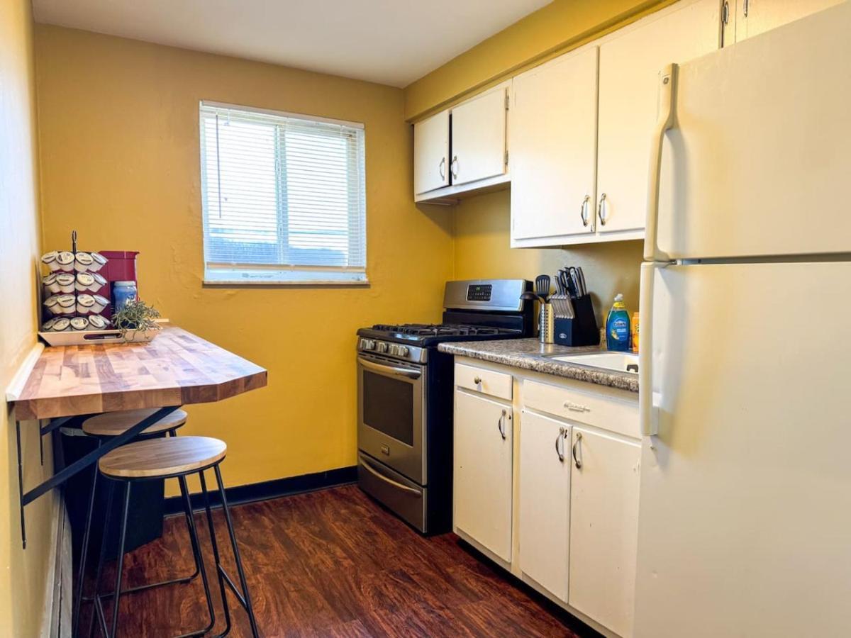 Sleeps 8 2 Full With 3 Beds And Parking *