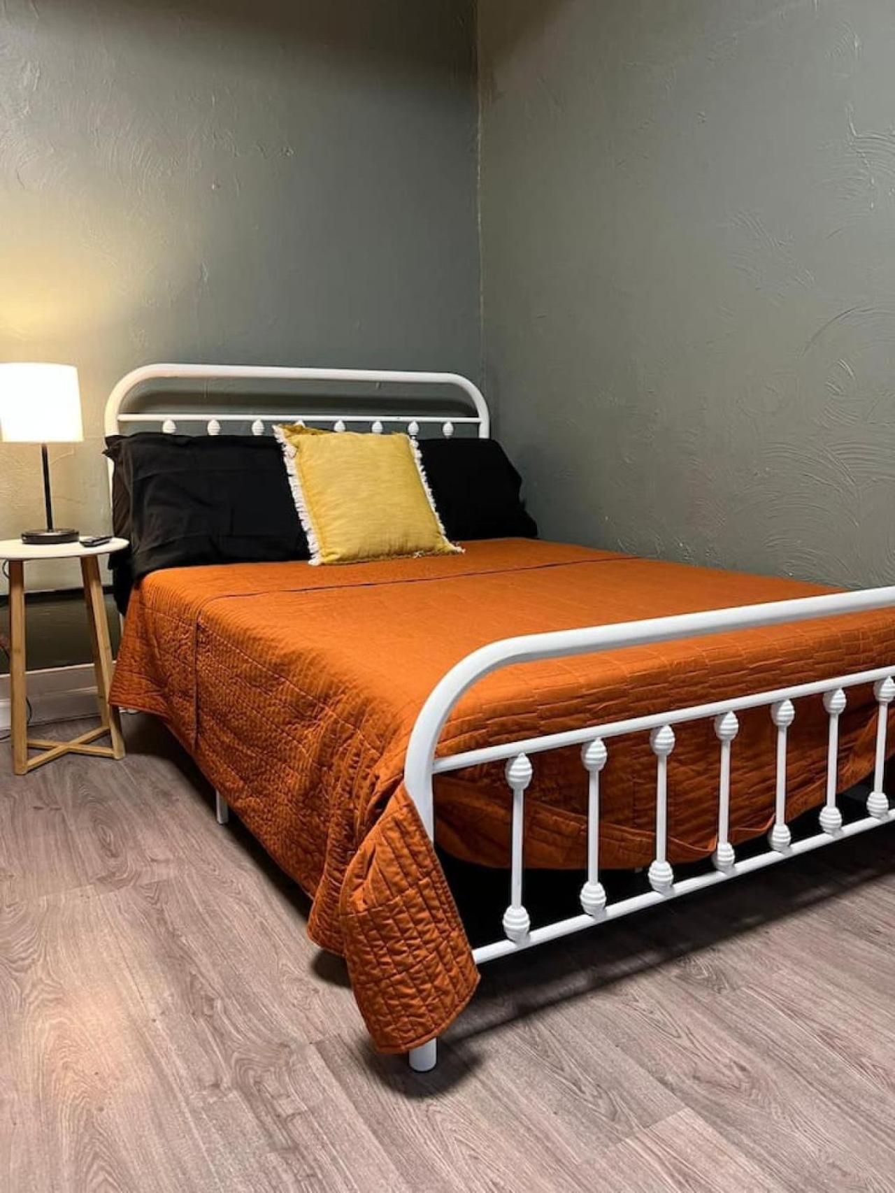 Apartment Crew Housing Sleeps 28 7br With 15 Beds And 4 Baths Pittsburgh