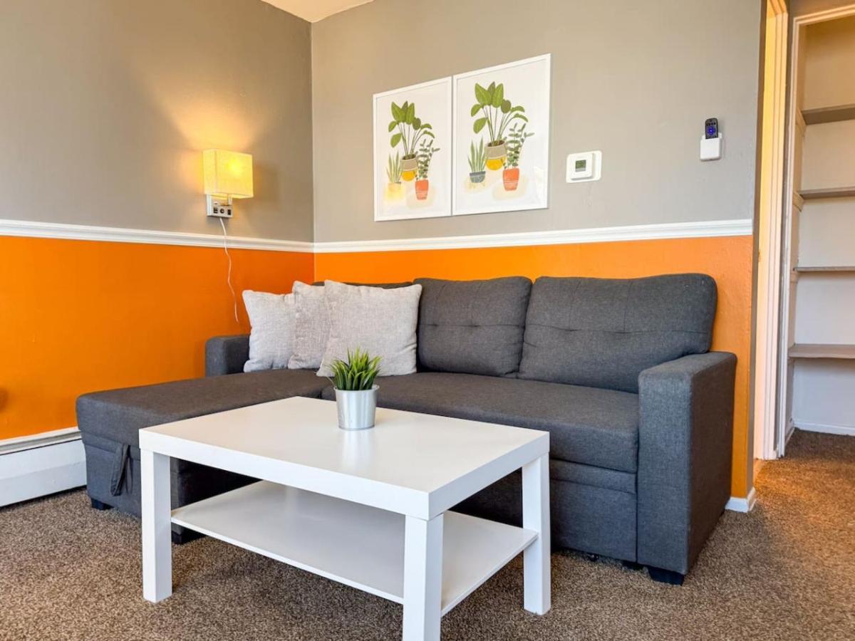 Apartment Sleeps 8 2 Full With 3 Beds And Parking