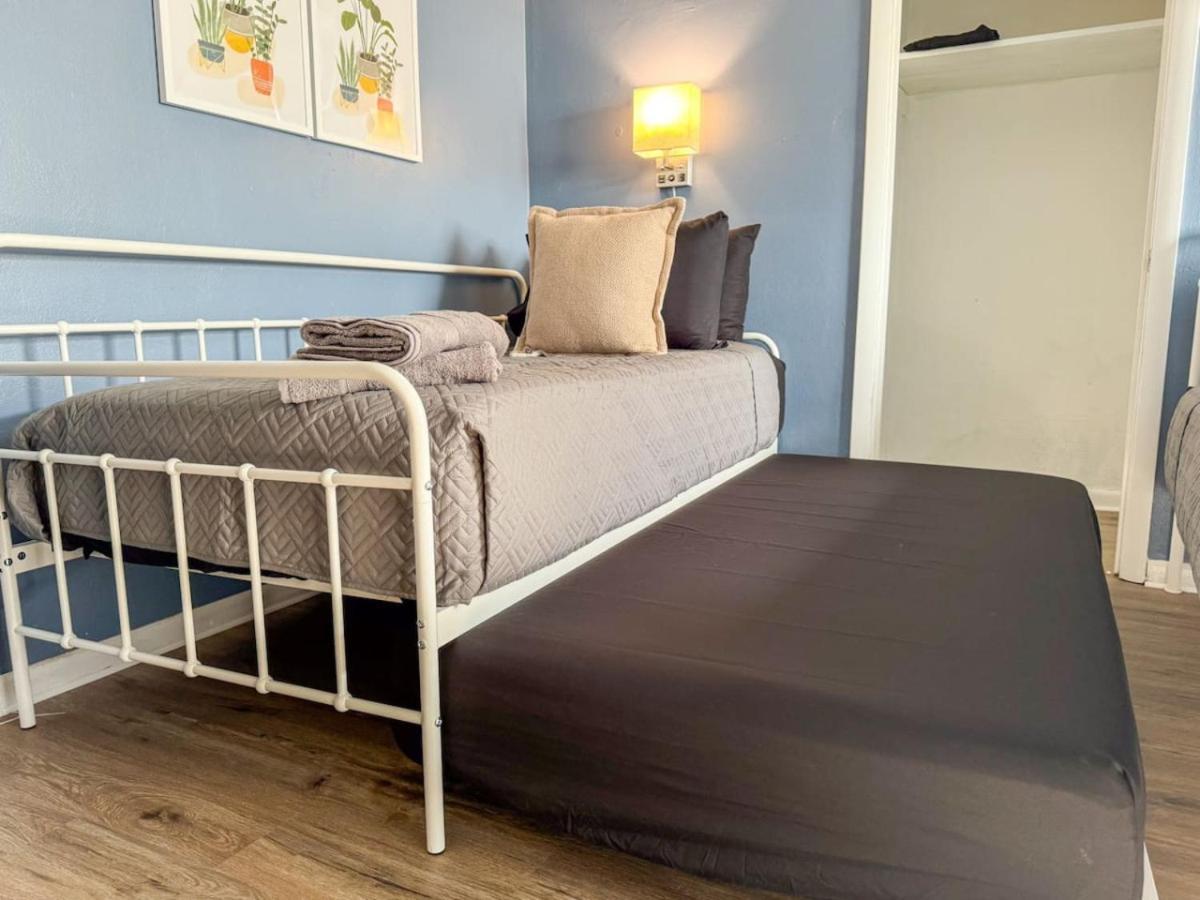 Apartment Great Location 8 Beds Sleeps 10 With Parking