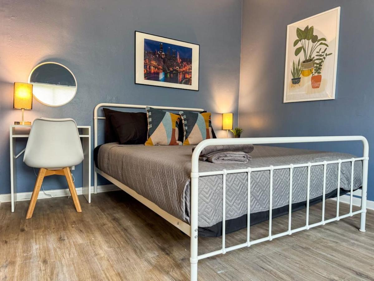 Apartment Great Location 8 Beds Sleeps 10 With Parking *