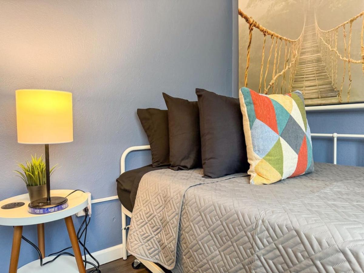 2 Stylish With 8 Beds And Parking Wifi Apartment