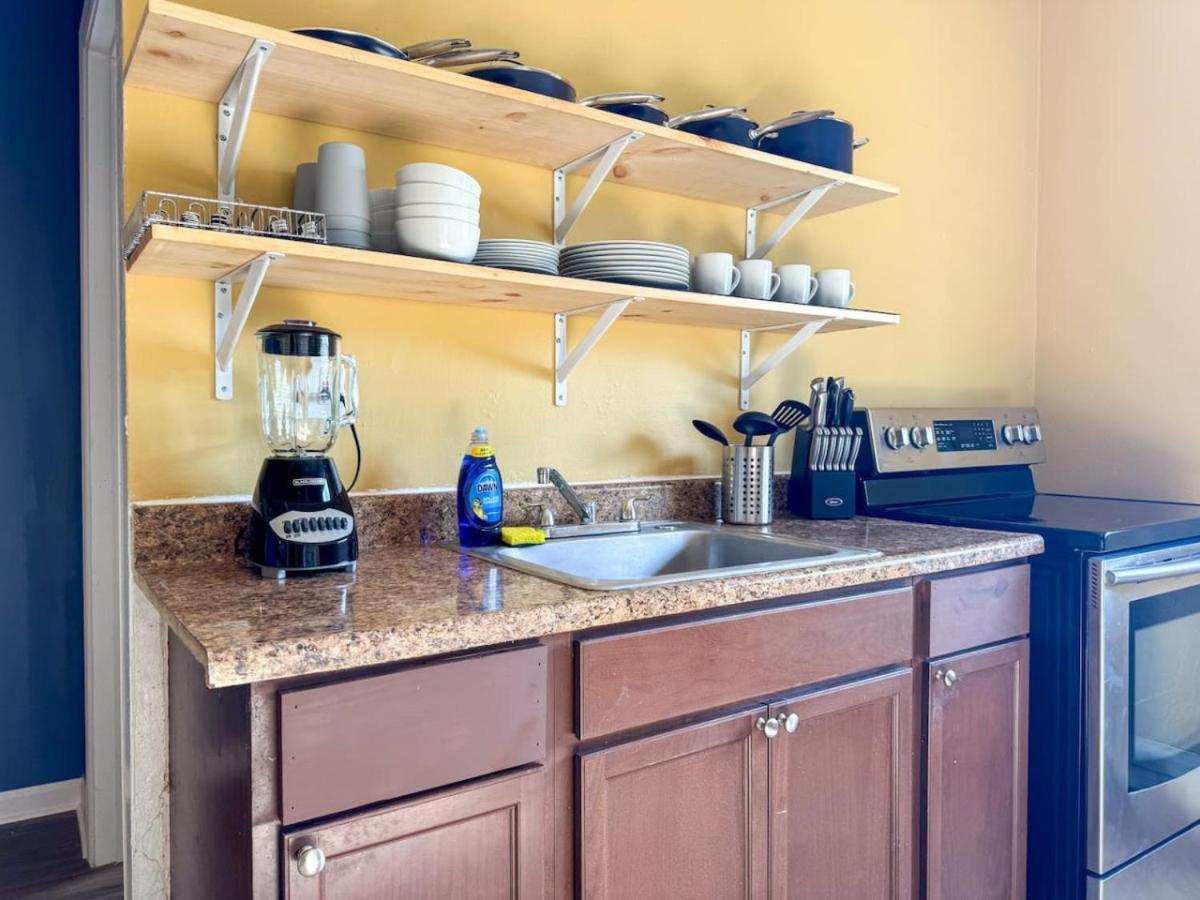 2 Full 4 Bedrooms With 14 Beds And Parking *