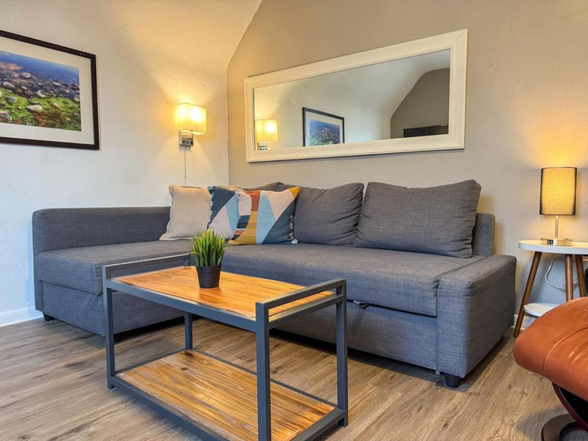 2 Full 4 Bedrooms With 14 Beds And Parking *