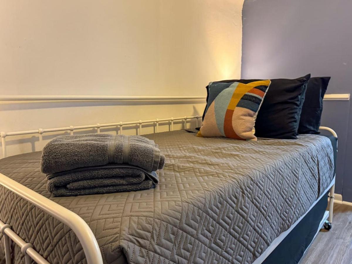 2 Full 4 Bedrooms With 14 Beds And Parking * Pittsburgh