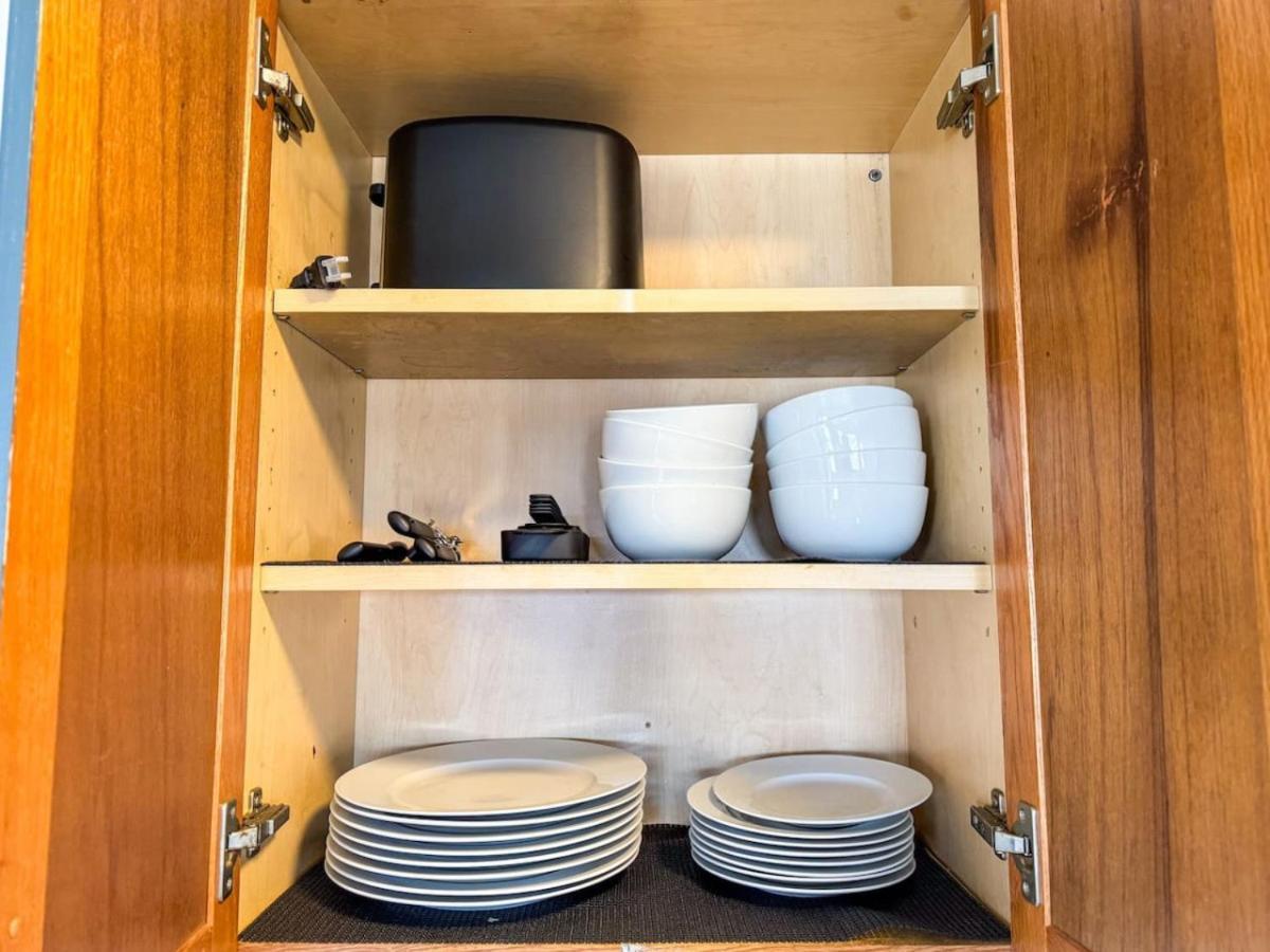 2 Stylish With 8 Beds And Parking Wifi