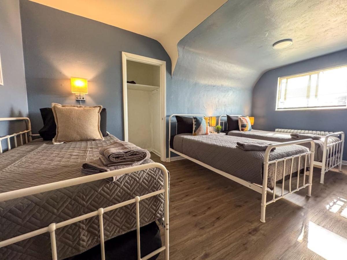 2 Full 4 Bedrooms With 14 Beds And Parking Apartment Pittsburgh