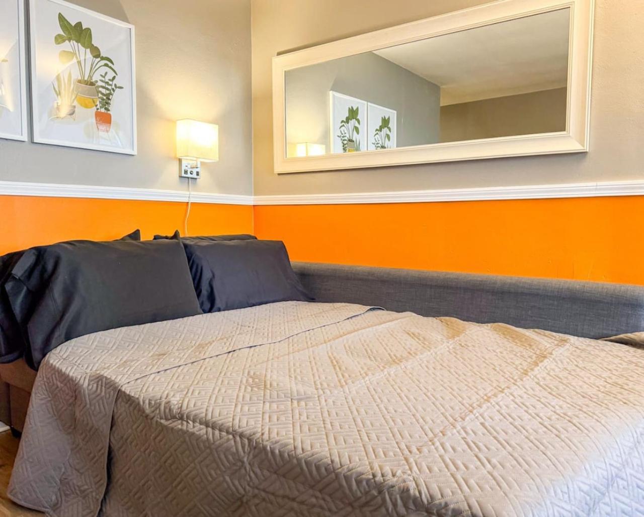 Holiday home 8 Large With 12 Bedrooms And Parking And Wifi Pittsburgh