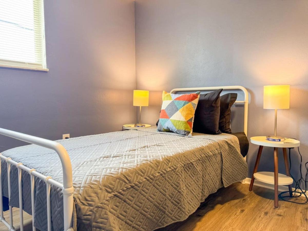 Holiday home 8 Large With 12 Bedrooms And Parking And Wifi Pittsburgh