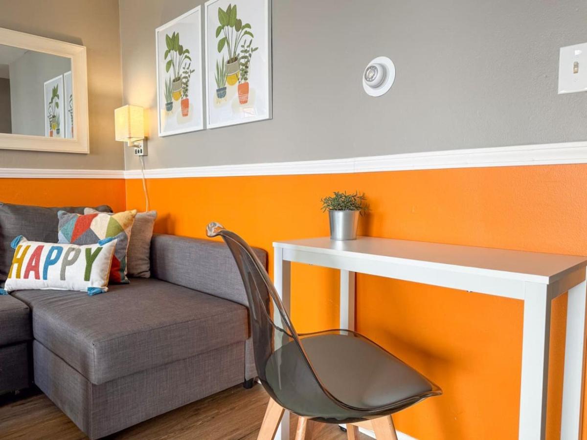 8 Large With 12 Bedrooms And Parking And Wifi *
