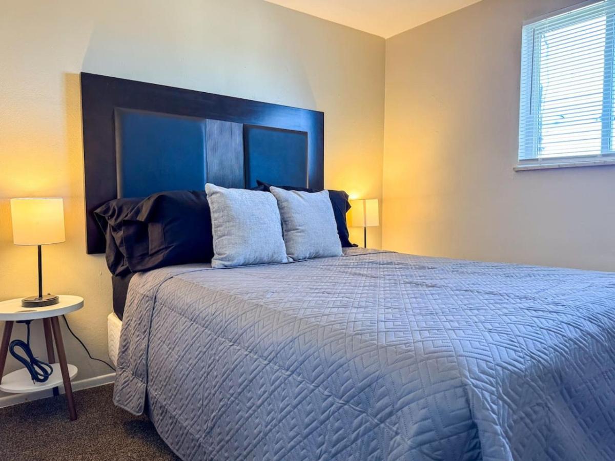 8 Large With 12 Bedrooms And Parking And Wifi * Pittsburgh