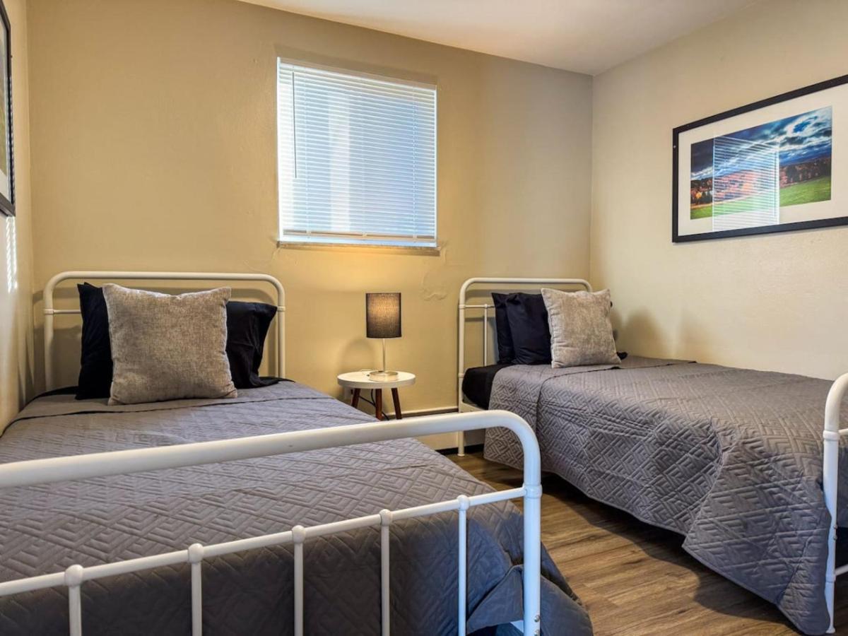 4 With 4 Bedrooms And Parking Wifi Apartment Pittsburgh