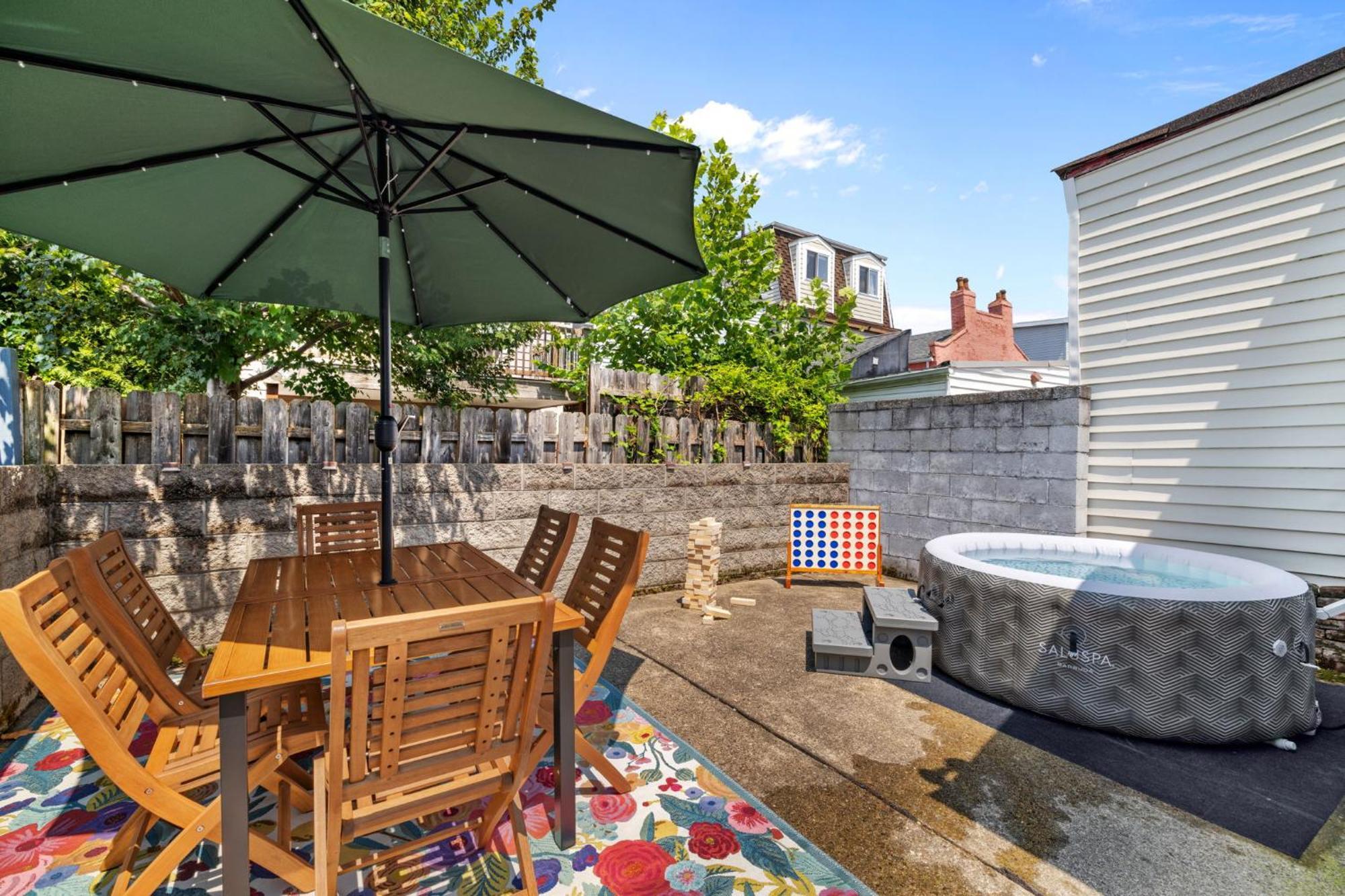 3bd - Bbq & Hot Tub - Centrally Located *