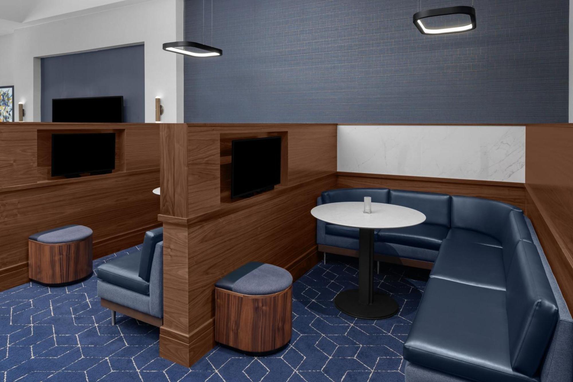 Courtyard By Marriott Center
