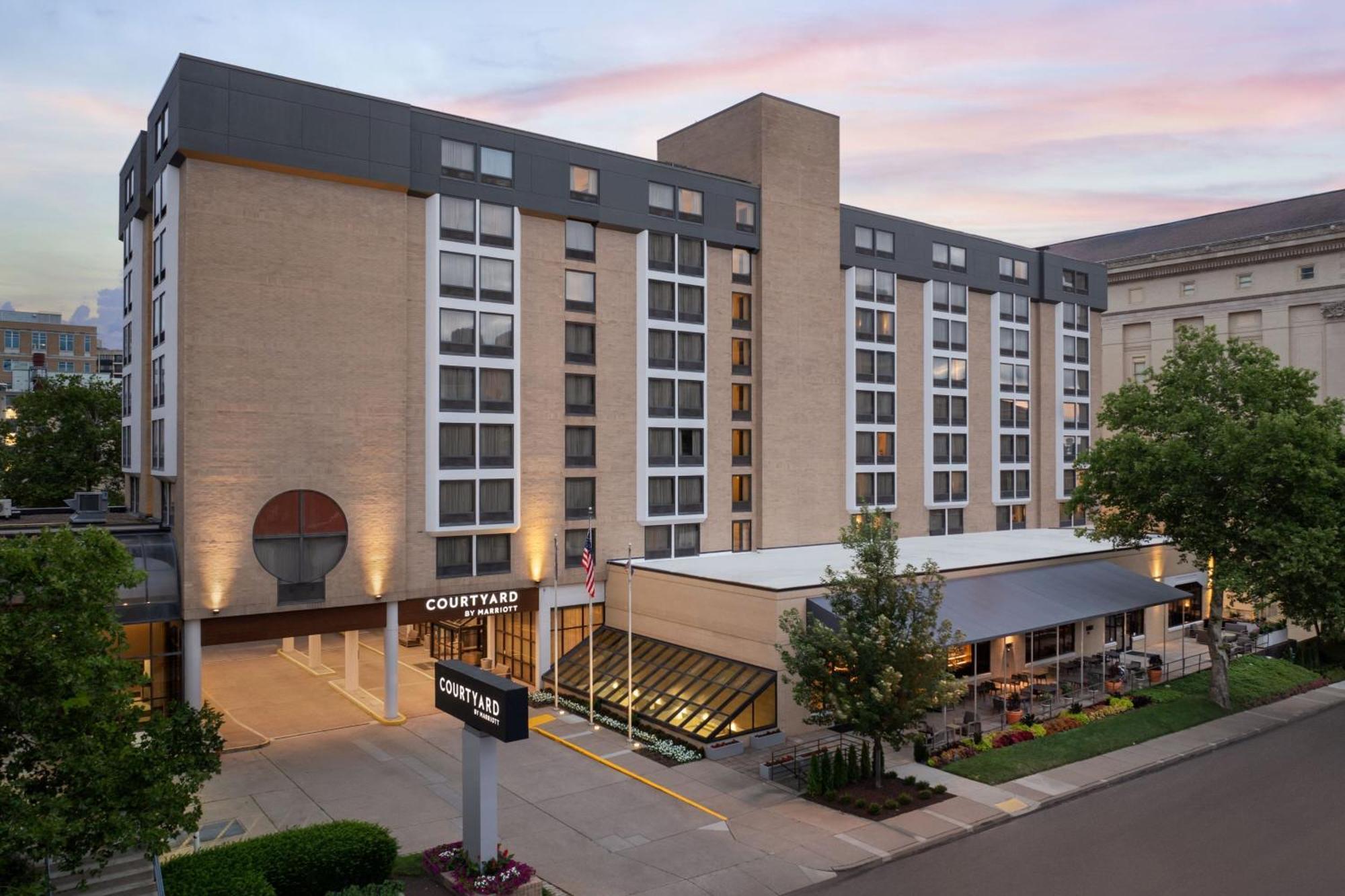 Courtyard By Marriott Center