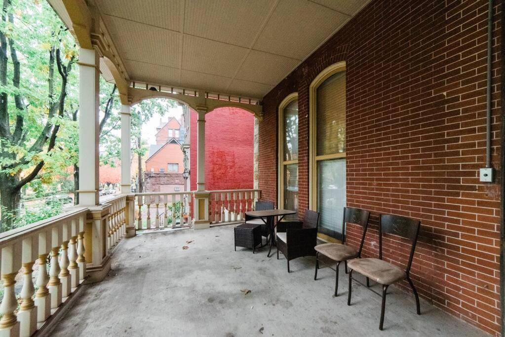 Location - Walkable Entertainment *