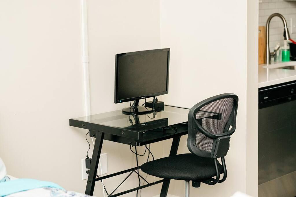 - No Steps - Walkable & Free Parking Apartamento