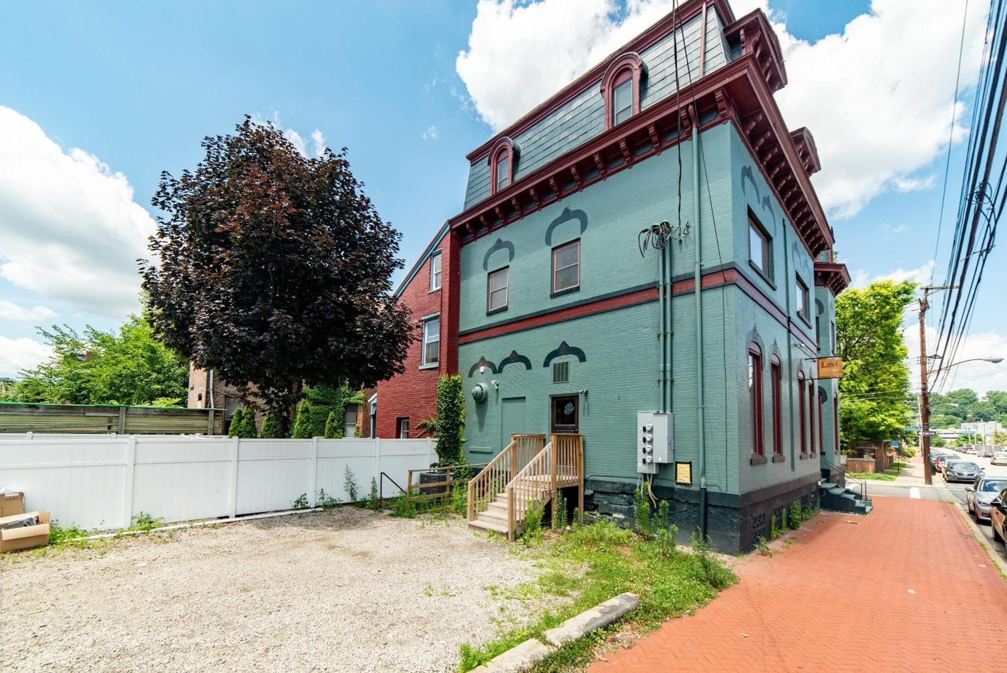 Walk To Acrisure - Parking - Location - Groupstay Pittsburgh