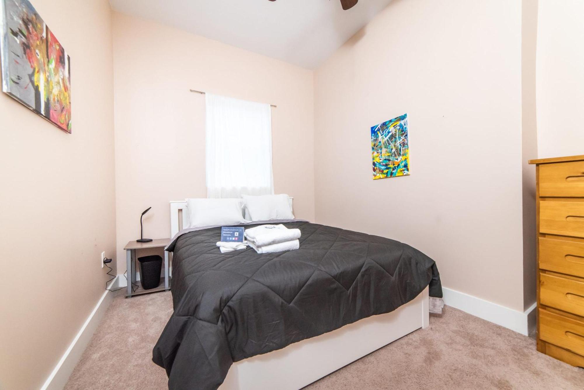 Walk To Acrisure - Parking - Location - Groupstay Apartment *
