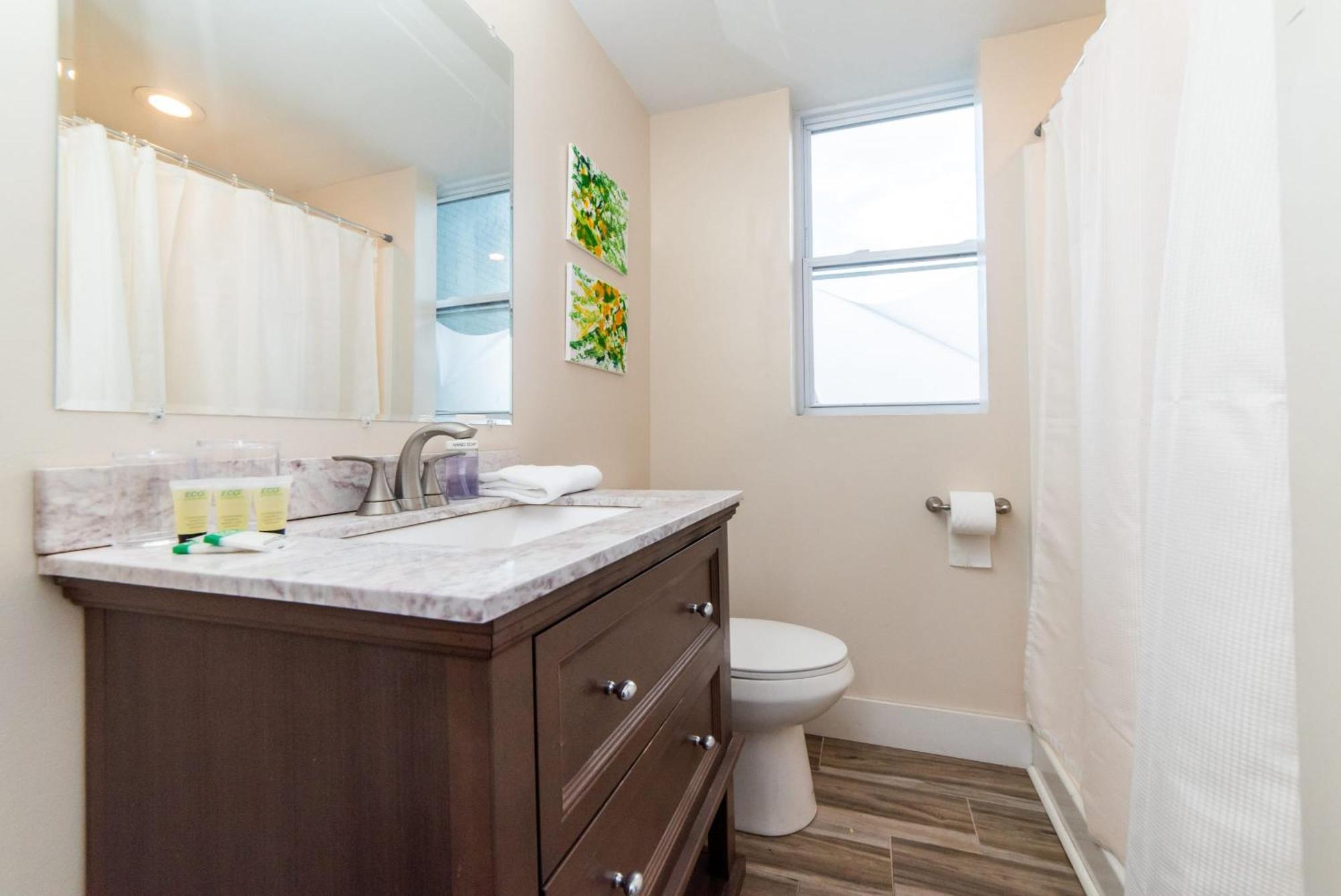 Apartment Walk To Acrisure - Parking - Location - Groupstay Pittsburgh