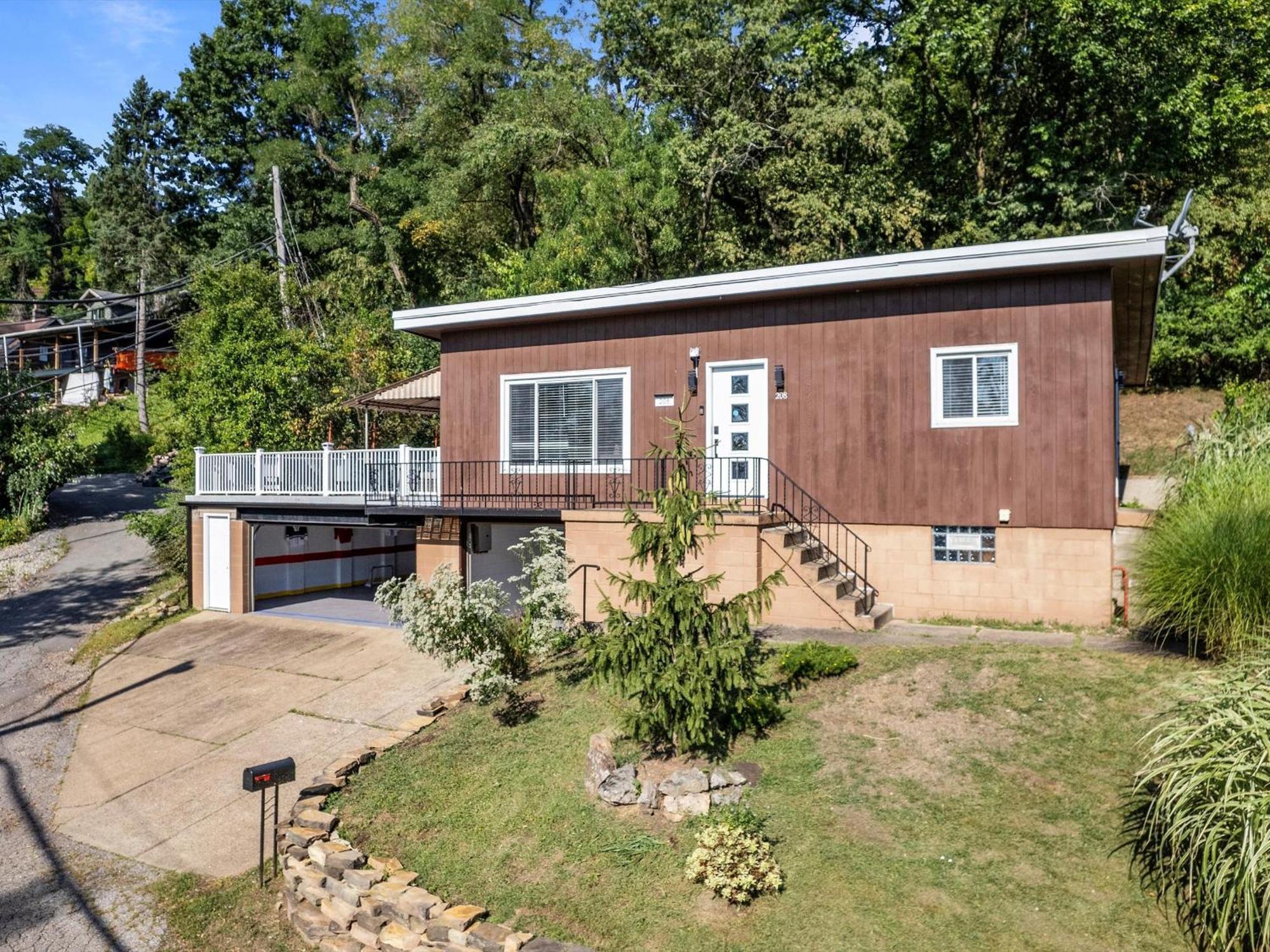Stylish And Bright 3bd Home, Amazing Deck, Game Room, Free Parking