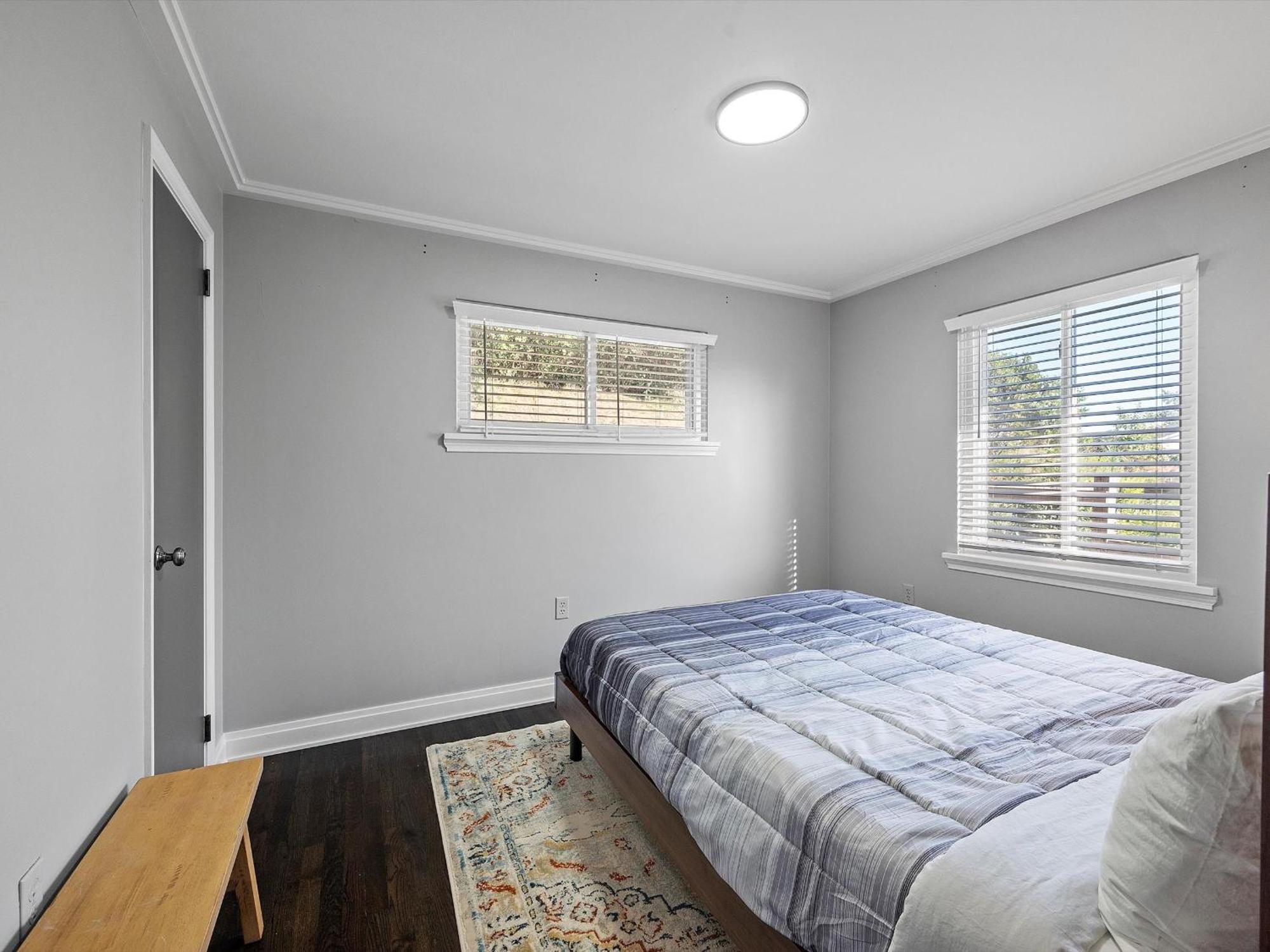 Ferienhaus Stylish And Bright 3bd Home, Amazing Deck, Game Room, Free Parking *