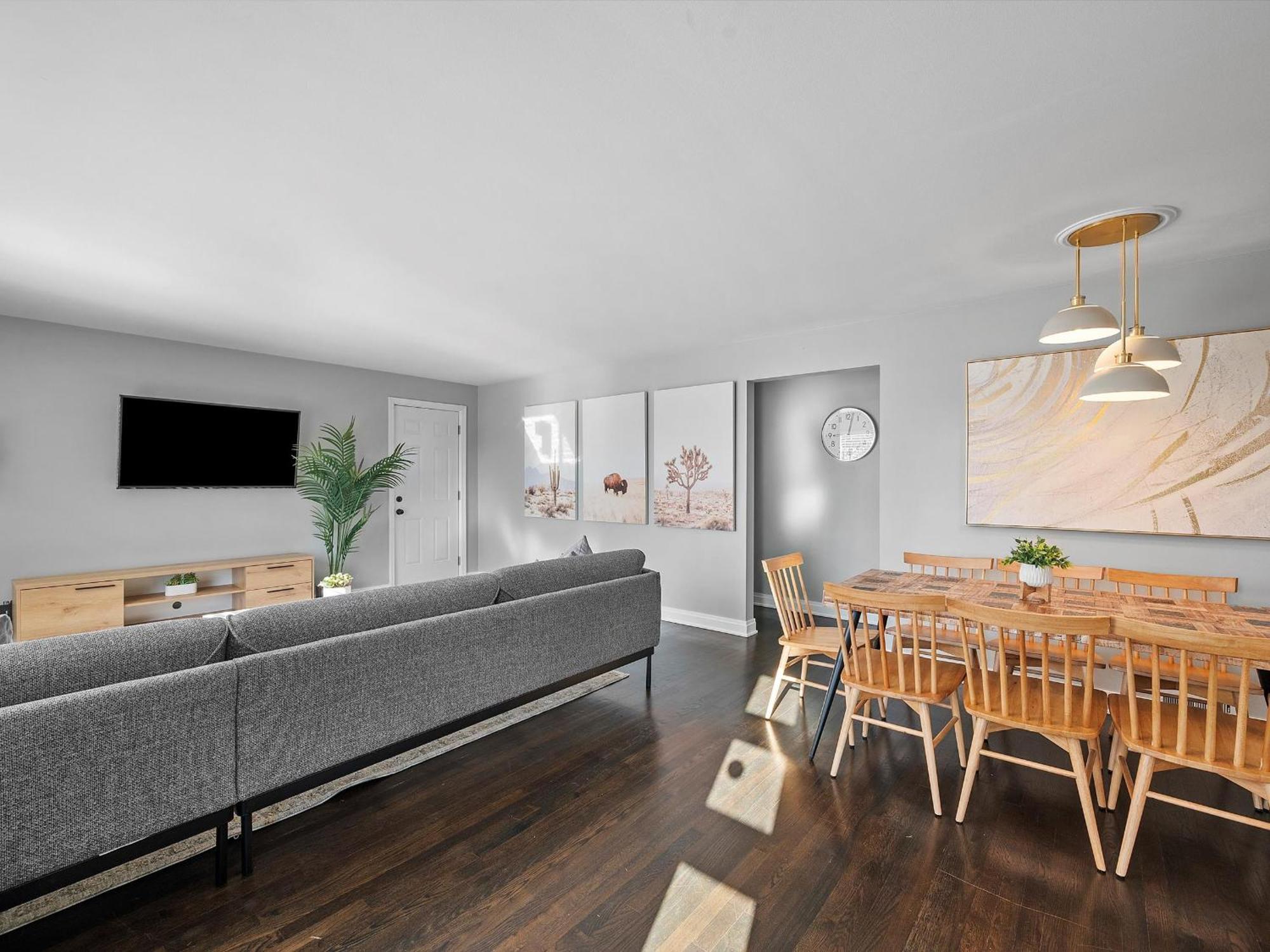 Ferienhaus Stylish And Bright 3bd Home, Amazing Deck, Game Room, Free Parking