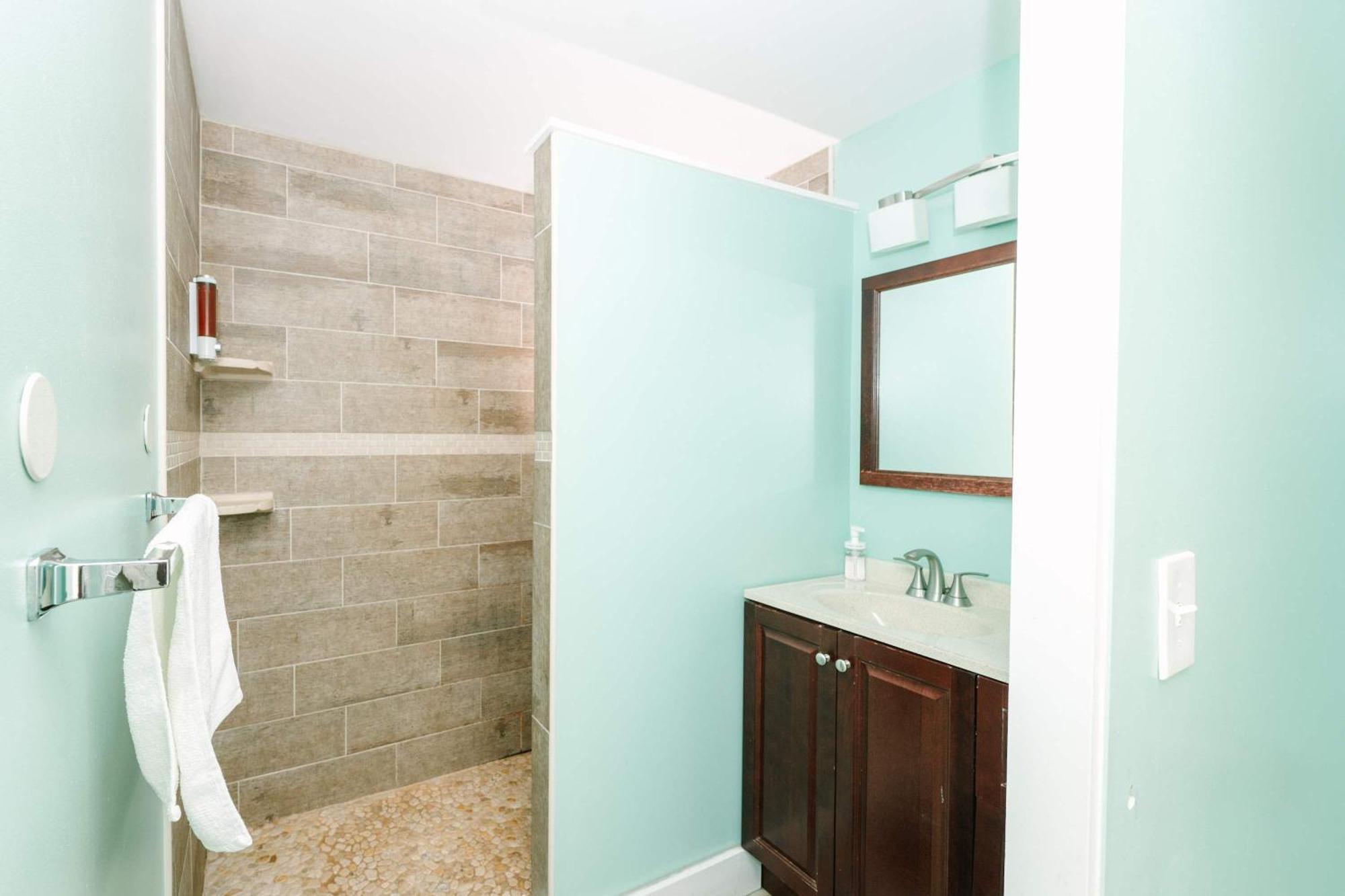 Apartment Acrisure Field - Off Street Parking - Groupstay Pittsburgh