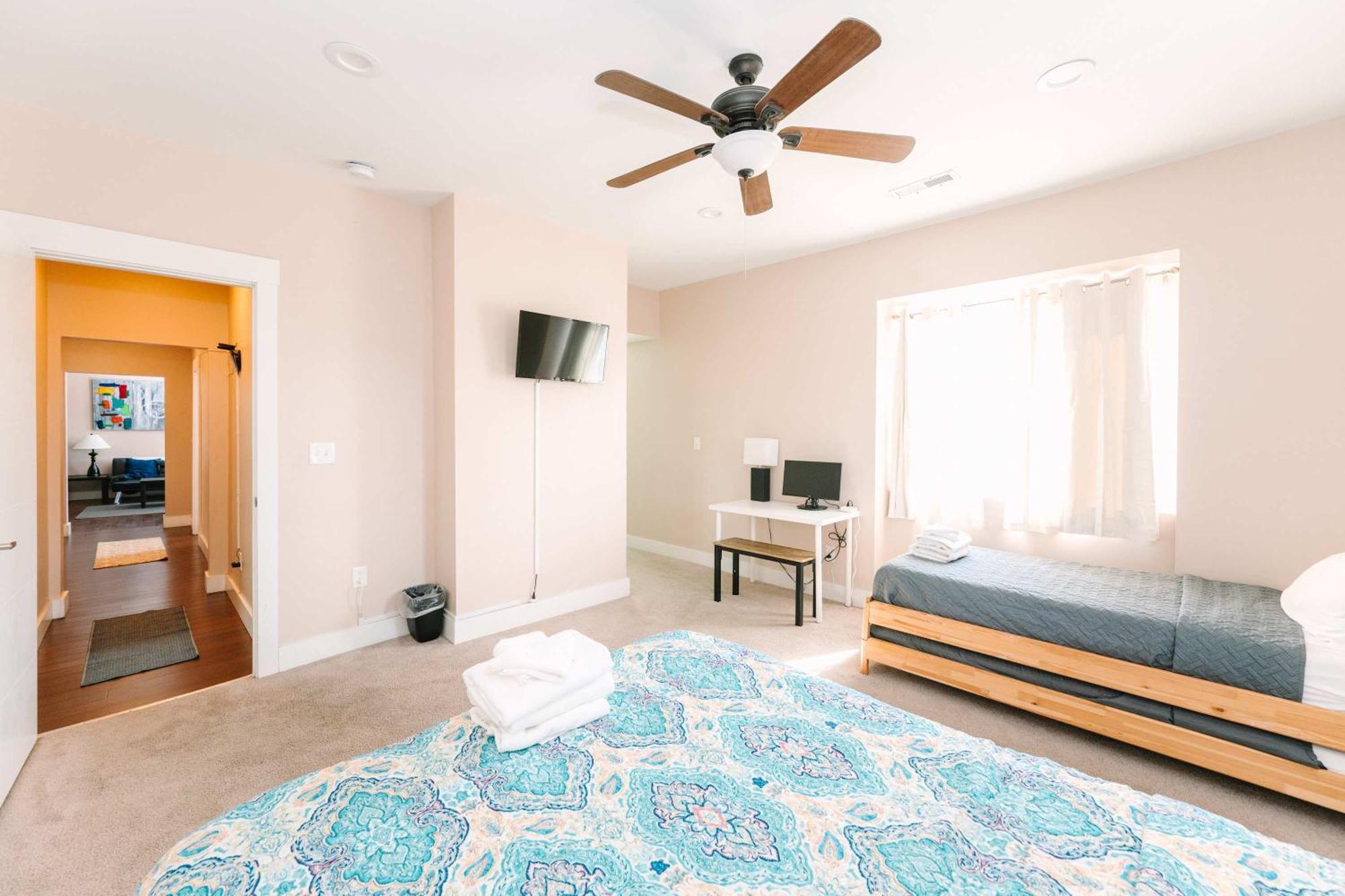 Apartment Acrisure Field - Off Street Parking - Groupstay *