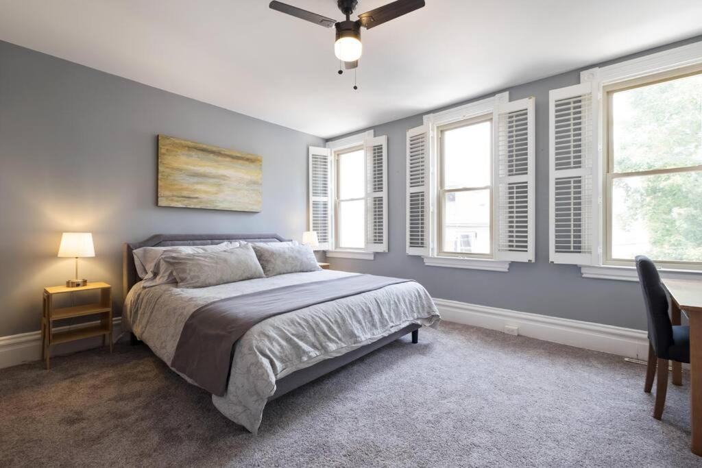 Cozy, Pet-friendly In Pittsburgh's South Side Holiday home