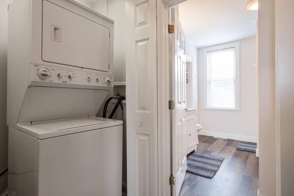 Cozy, Pet-friendly In Pittsburgh's South Side Holiday home