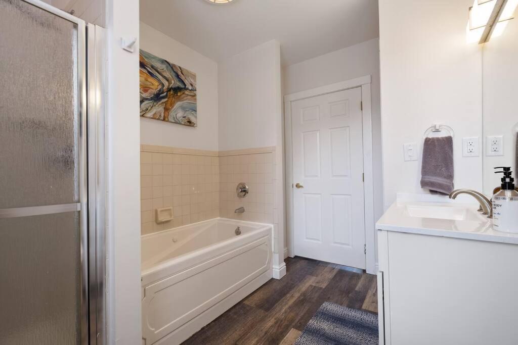 Cozy, Pet-friendly In Pittsburgh's South Side Pittsburgh