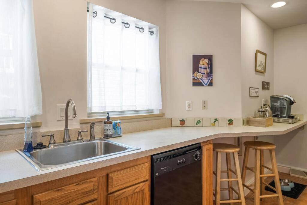 Cozy, Pet-friendly In Pittsburgh's South Side