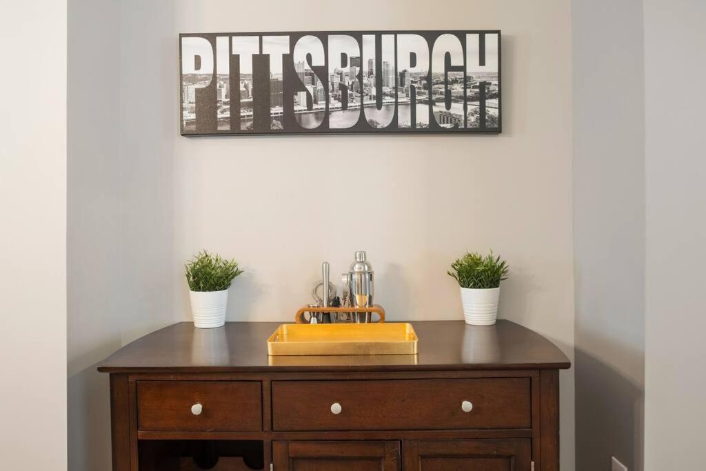Cozy, Pet-friendly In Pittsburgh's South Side Holiday home *