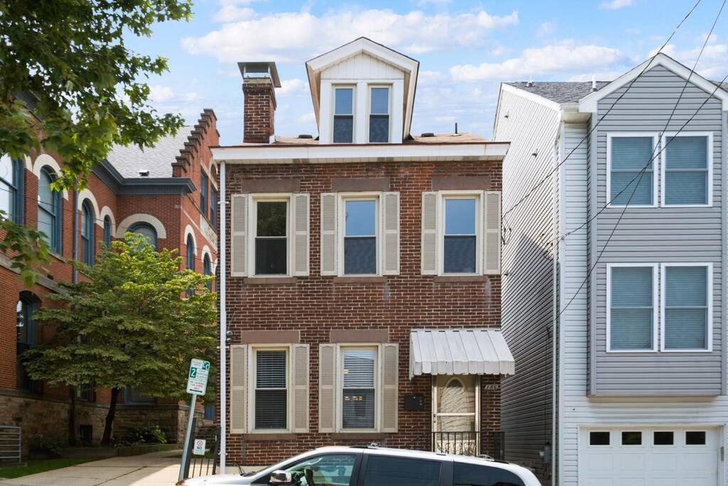 Holiday home Cozy, Pet-friendly In Pittsburgh's South Side *