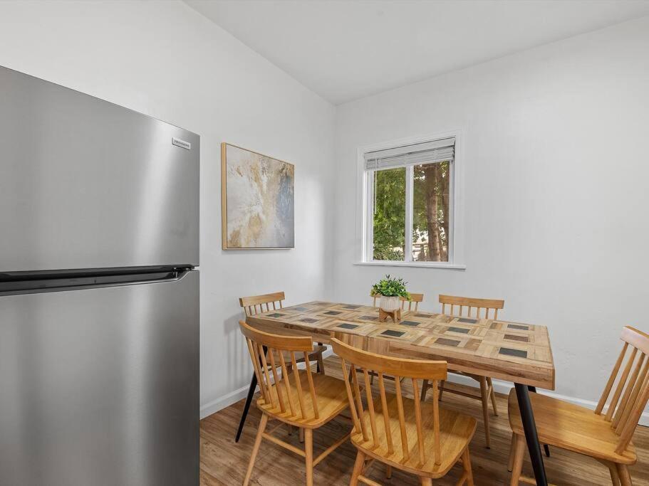 Apartment Bloomfield, Shadyside !2 Modern And Spacious Two Bedroom With Free Parking Pittsburgh