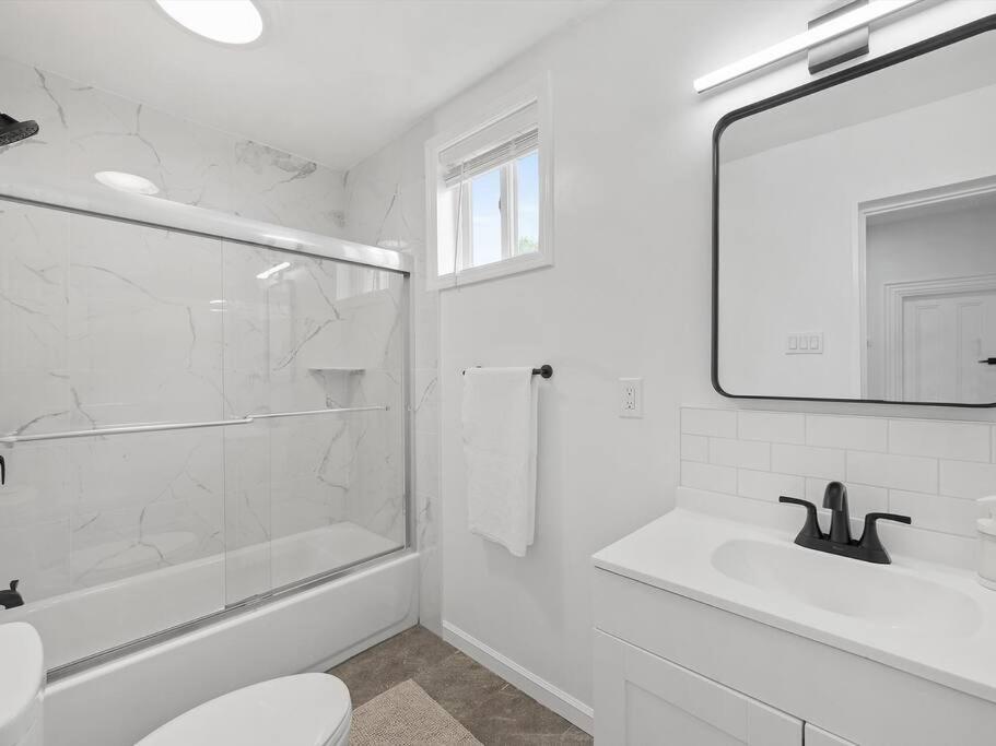 Apartment Bloomfield, Shadyside !2 Modern And Spacious Two Bedroom With Free Parking Pittsburgh