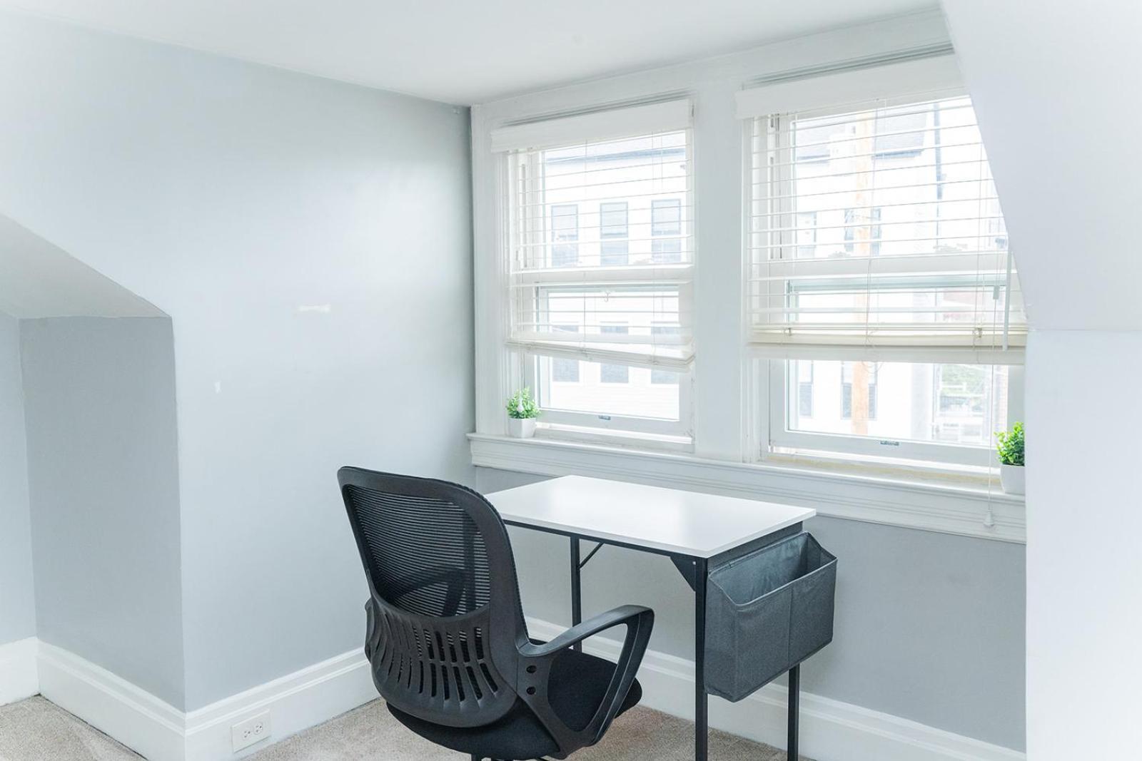 Two Town Homes! 6 Bedrooms, 2 King Beds, Walk To Eats * Pittsburgh