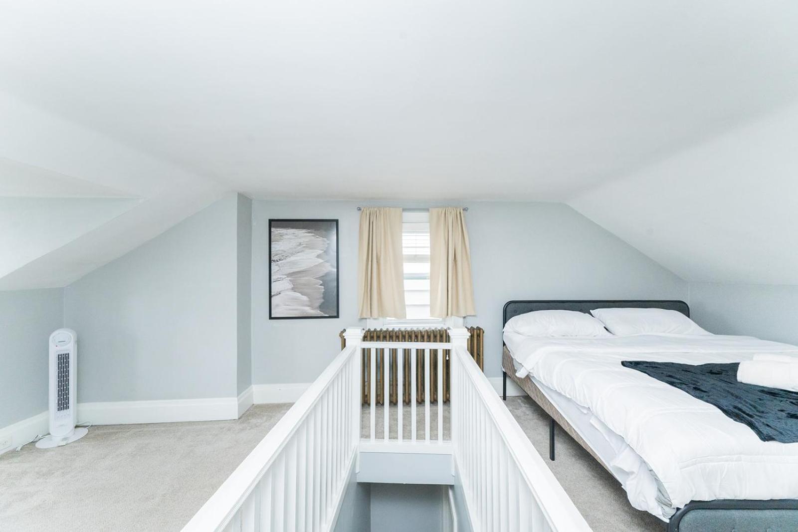 Two Town Homes! 6 Bedrooms, 2 King Beds, Walk To Eats Pittsburgh