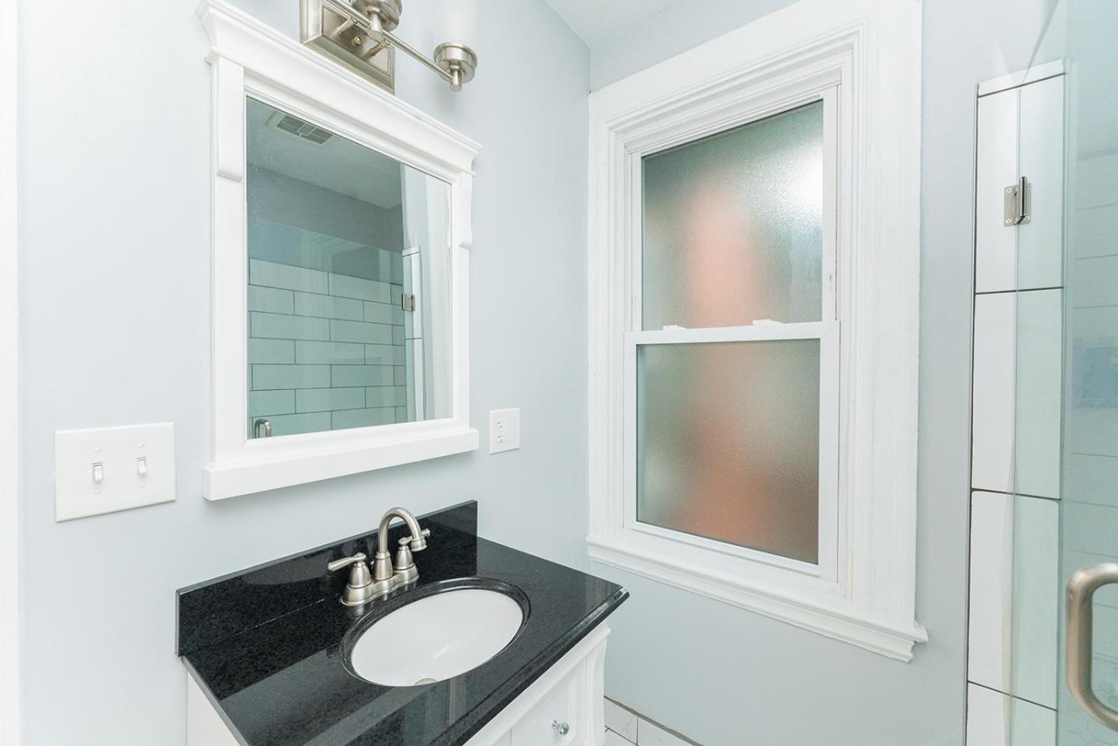 Two Town Homes! 6 Bedrooms, 2 King Beds, Walk To Eats * Pittsburgh