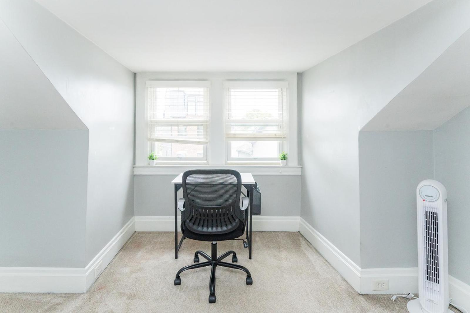 Holiday home Two Town Homes! 6 Bedrooms, 2 King Beds, Walk To Eats Pittsburgh