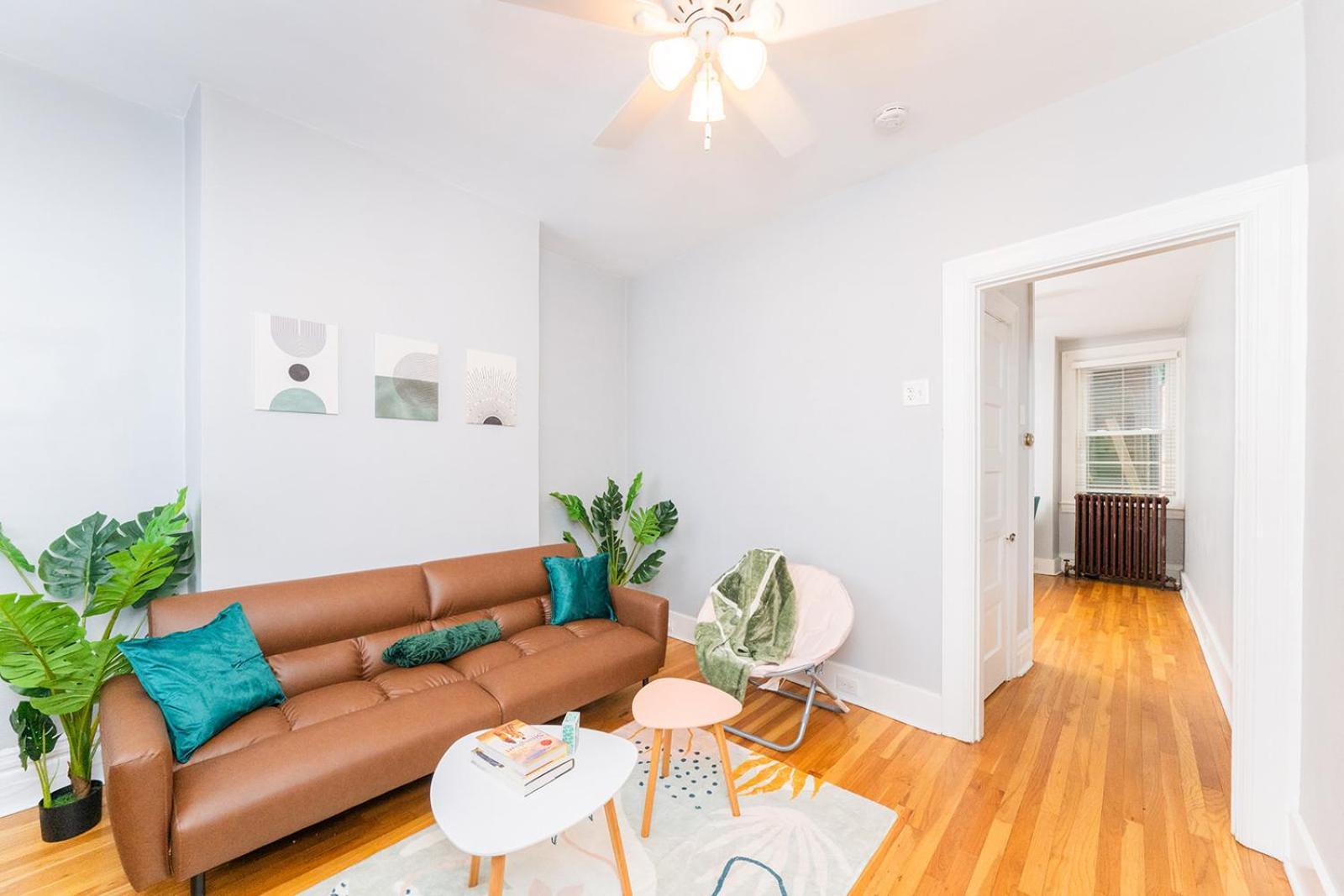 Holiday home Two Town Homes! 6 Bedrooms, 2 King Beds, Walk To Eats