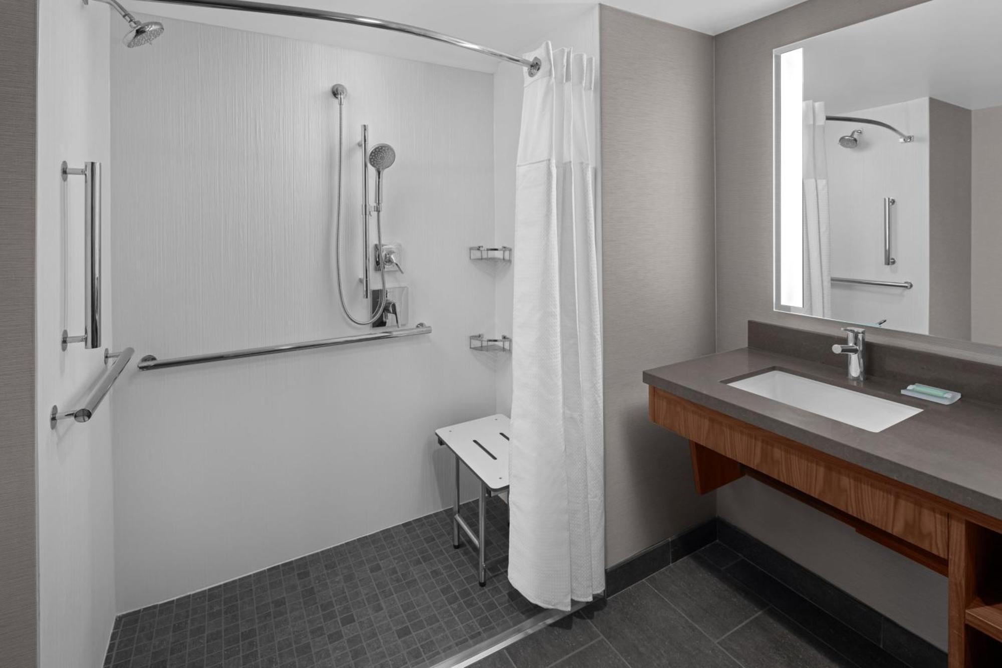 Courtyard By Marriott Center Hotel Pittsburgh
