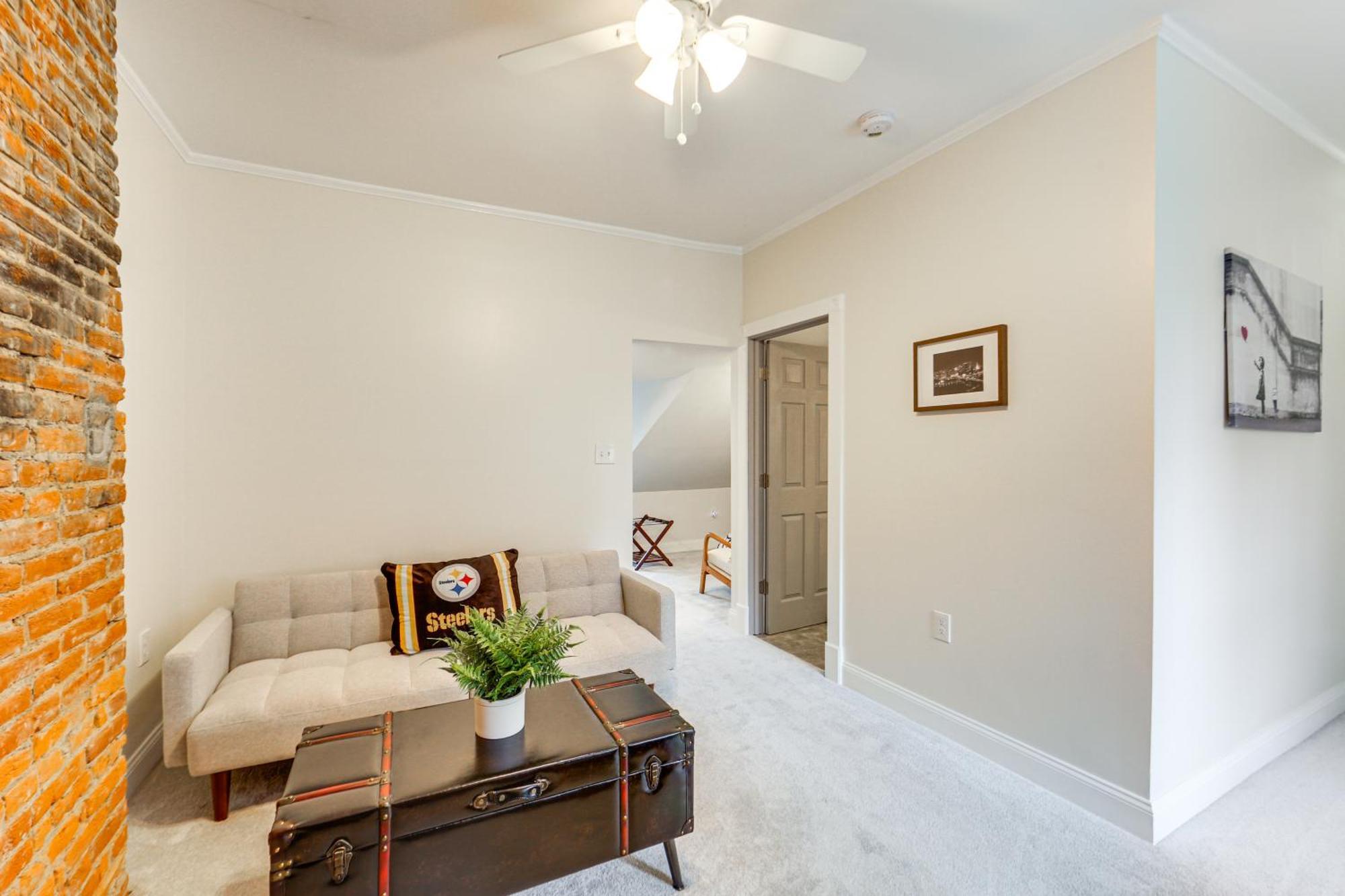 1 Mi To Dtwn Walkable Gem In Holiday home