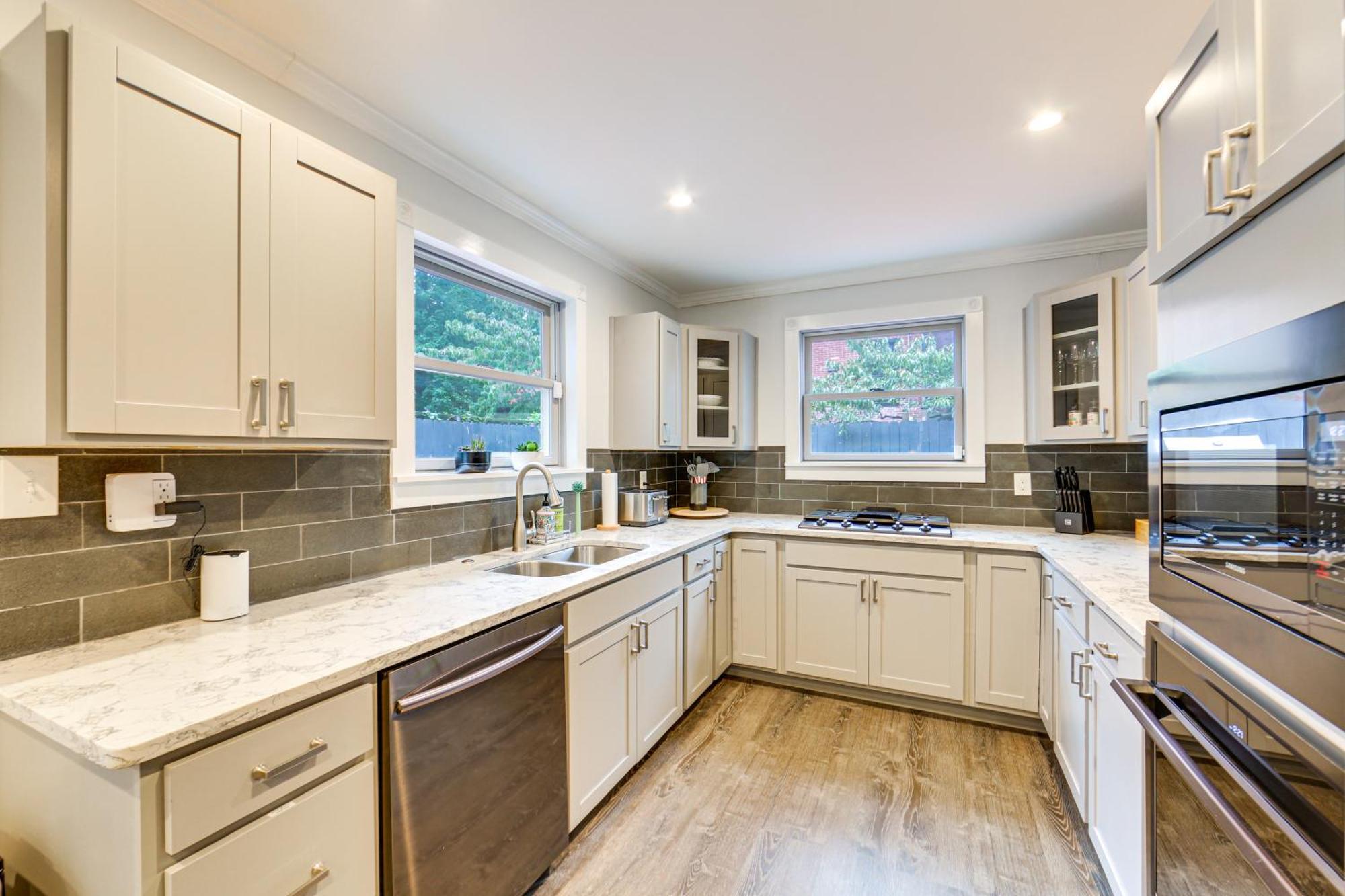 1 Mi To Dtwn Walkable Gem In