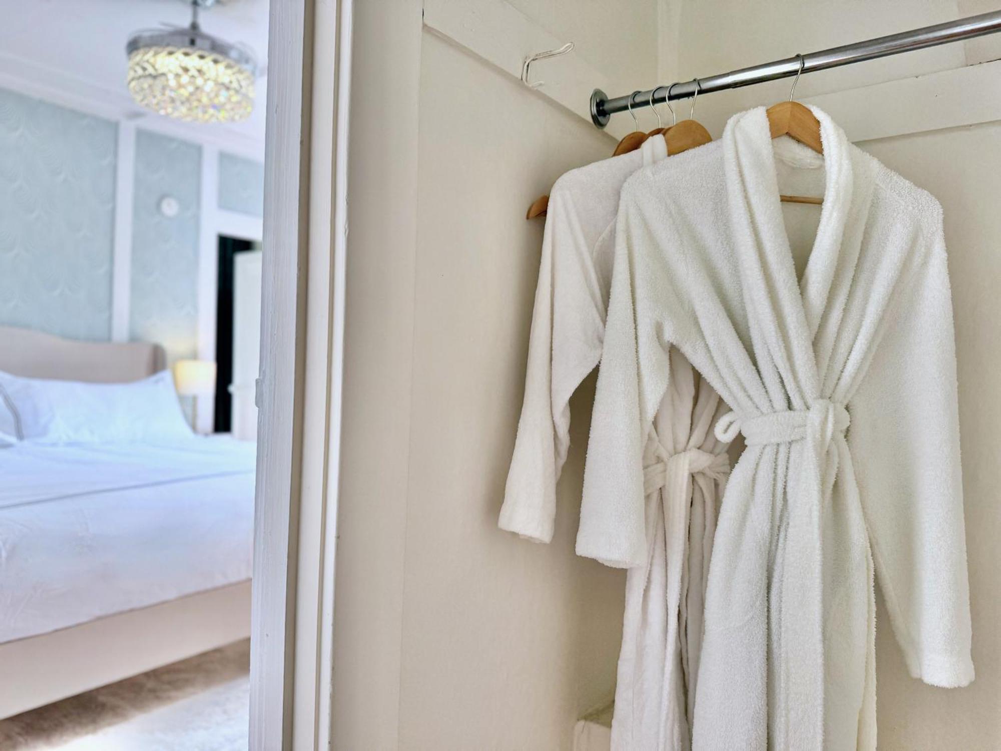 The Colonial At Mount Lebanon By Luxe Pgh * Pittsburgh