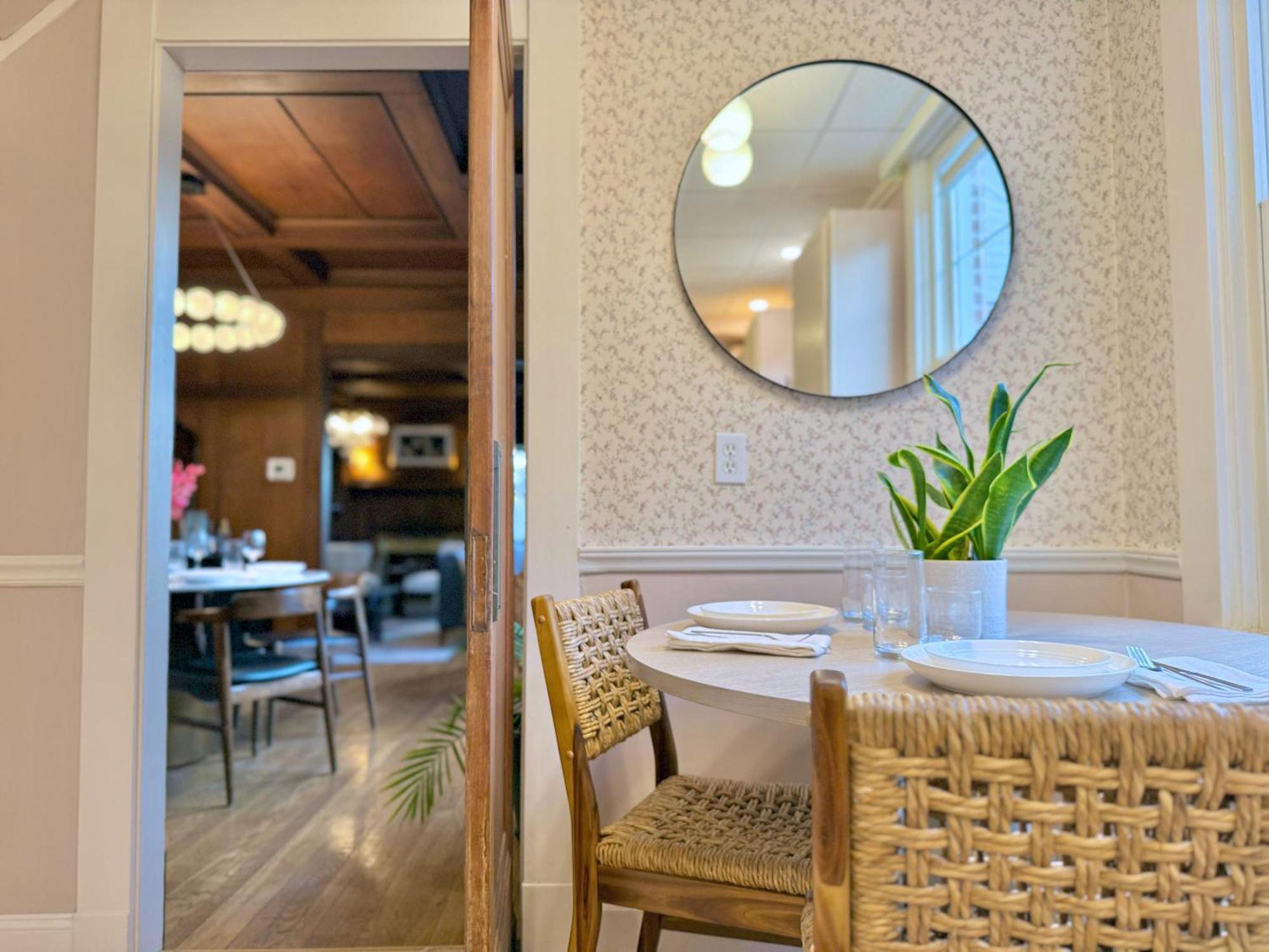 The Colonial At Mount Lebanon By Luxe Pgh
