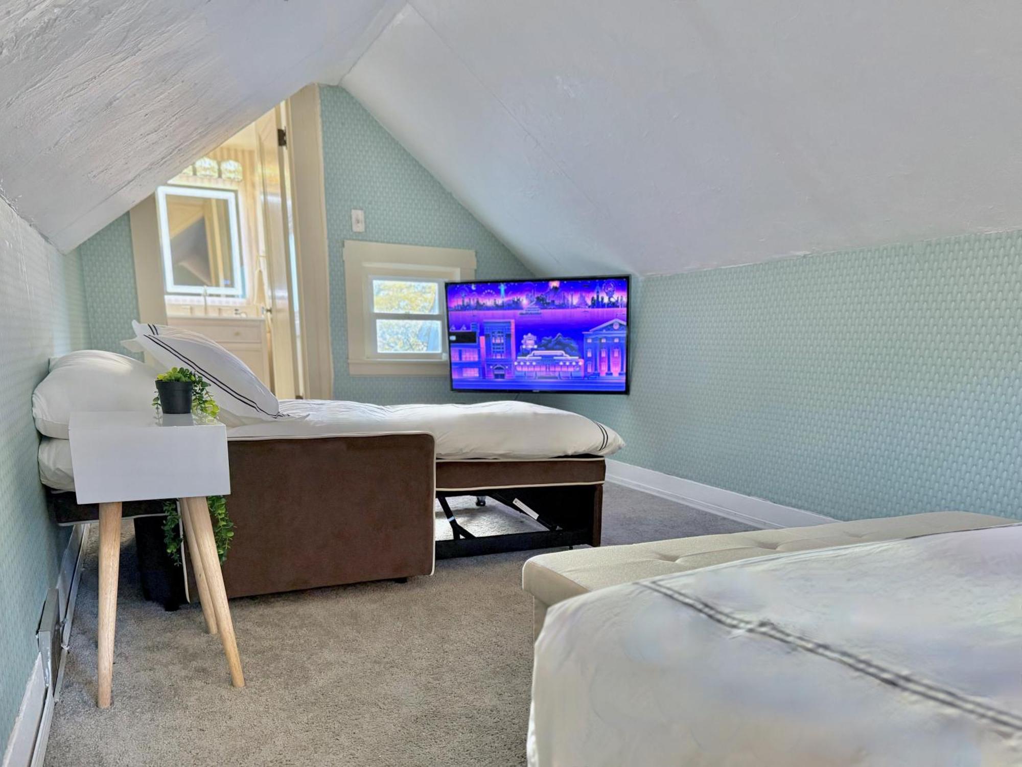 The Colonial At Mount Lebanon By Luxe Pgh Holiday home