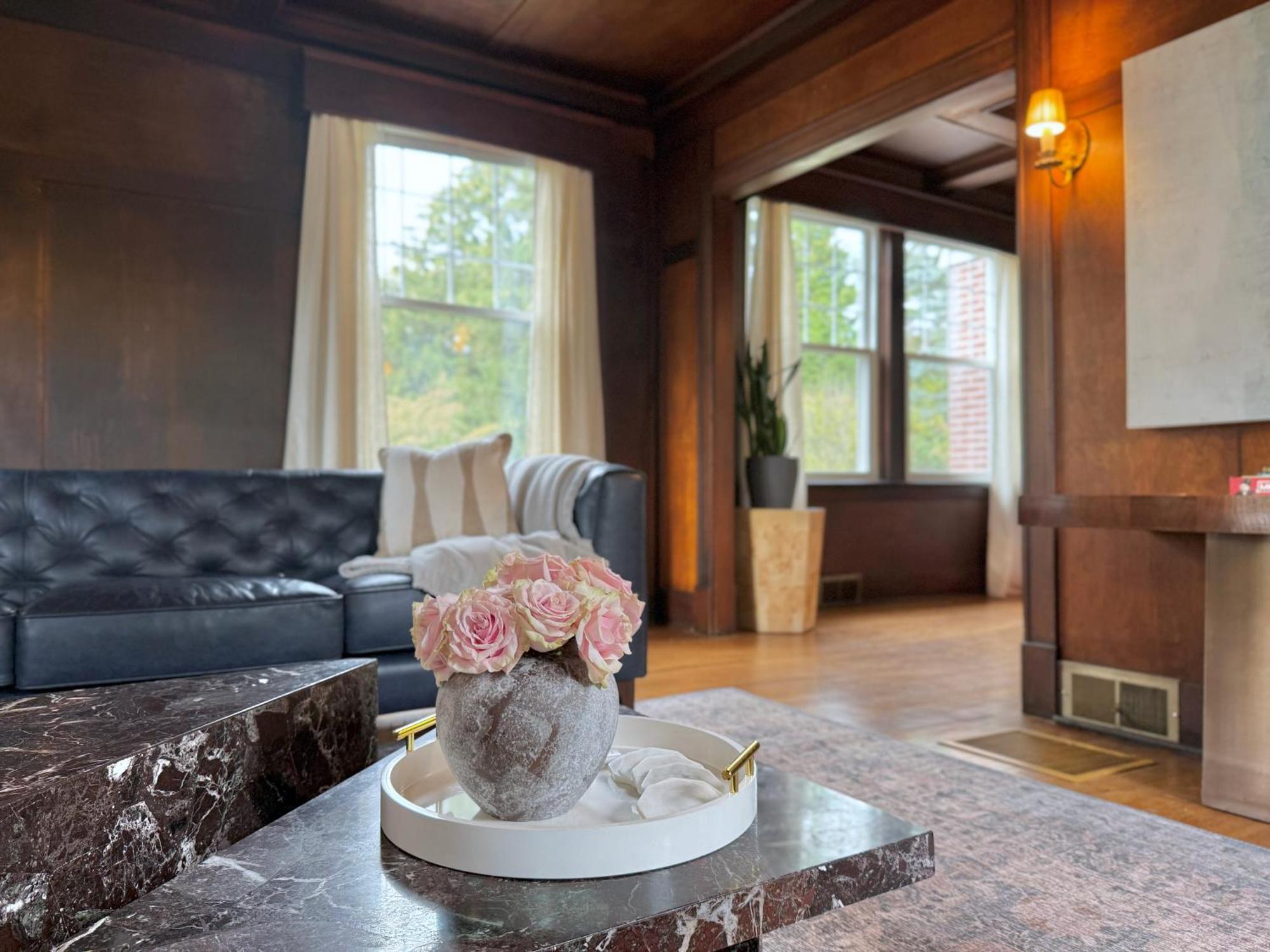 The Colonial At Mount Lebanon By Luxe Pgh Holiday home *