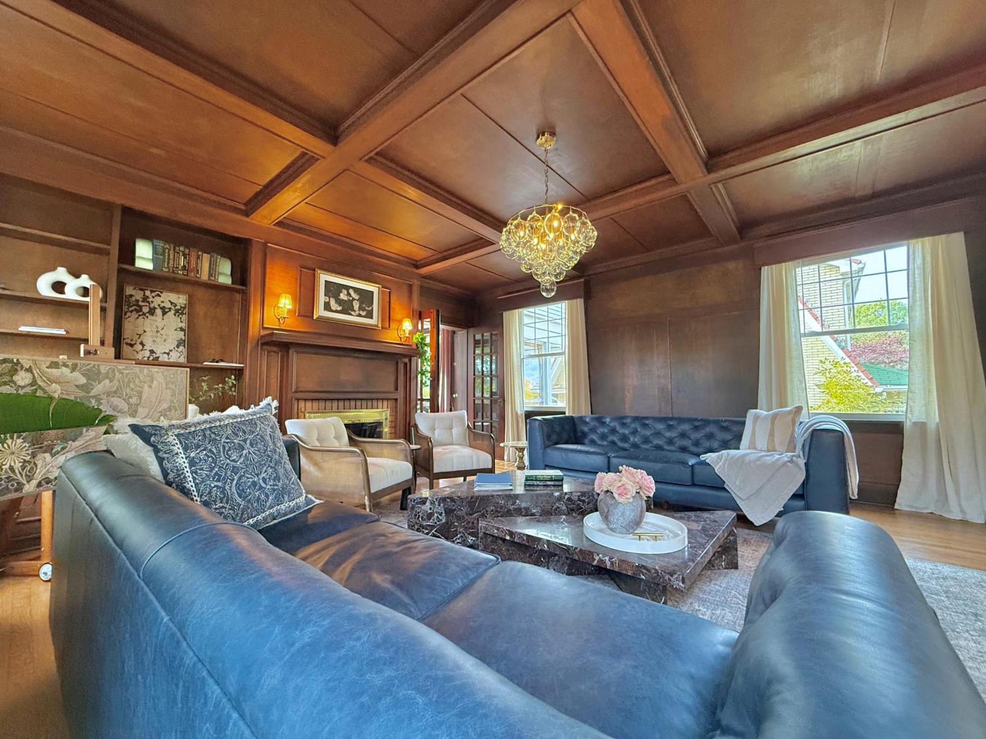 Holiday home The Colonial At Mount Lebanon By Luxe Pgh Pittsburgh